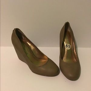 BCBGeneration wedge shoes size 5.5 womens